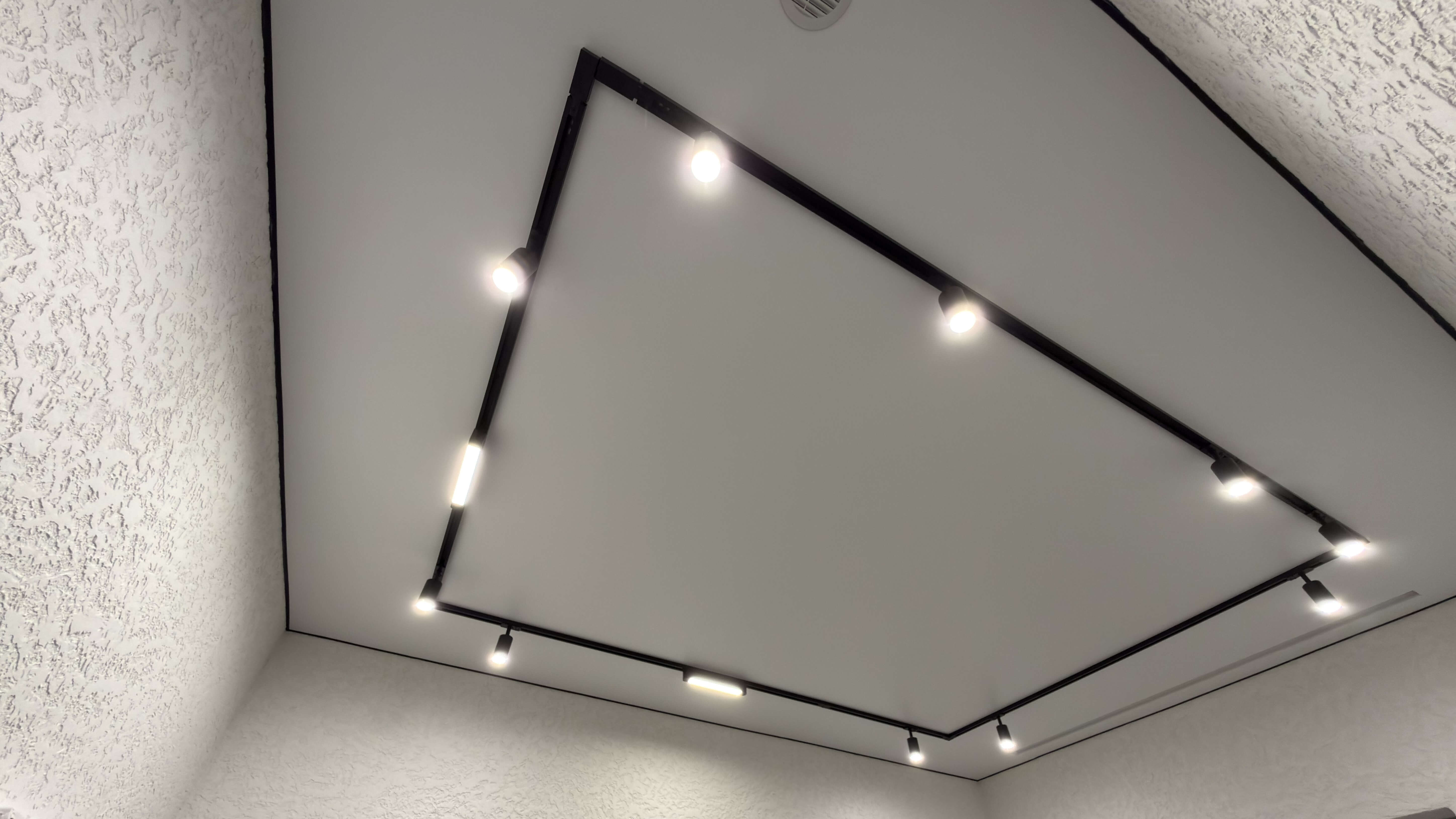 Трековое освещение